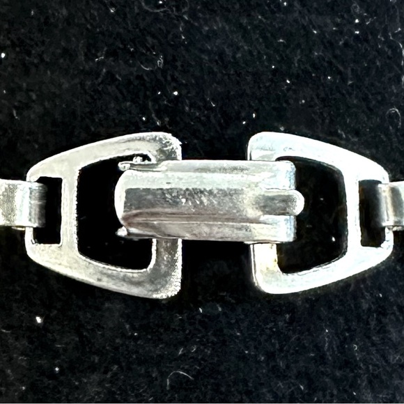 Vintage Silver Tone Apple Embossed Linked Bracelet 1.0” W, Fits Max Sz 7 Wrist - Picture 4 of 4